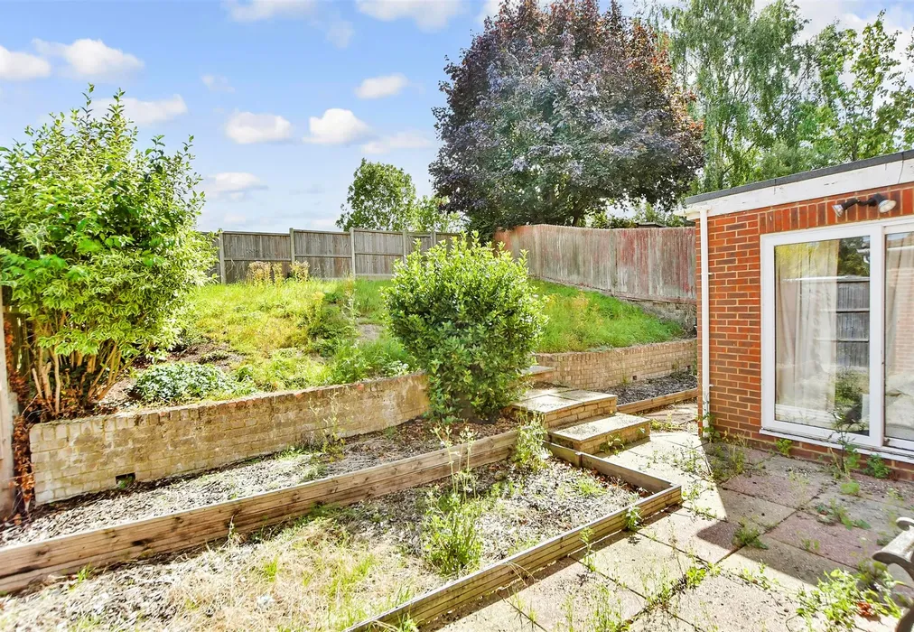 Rear Garden - Fallowfield, Sittingbourne, Kent - Wards of Kent