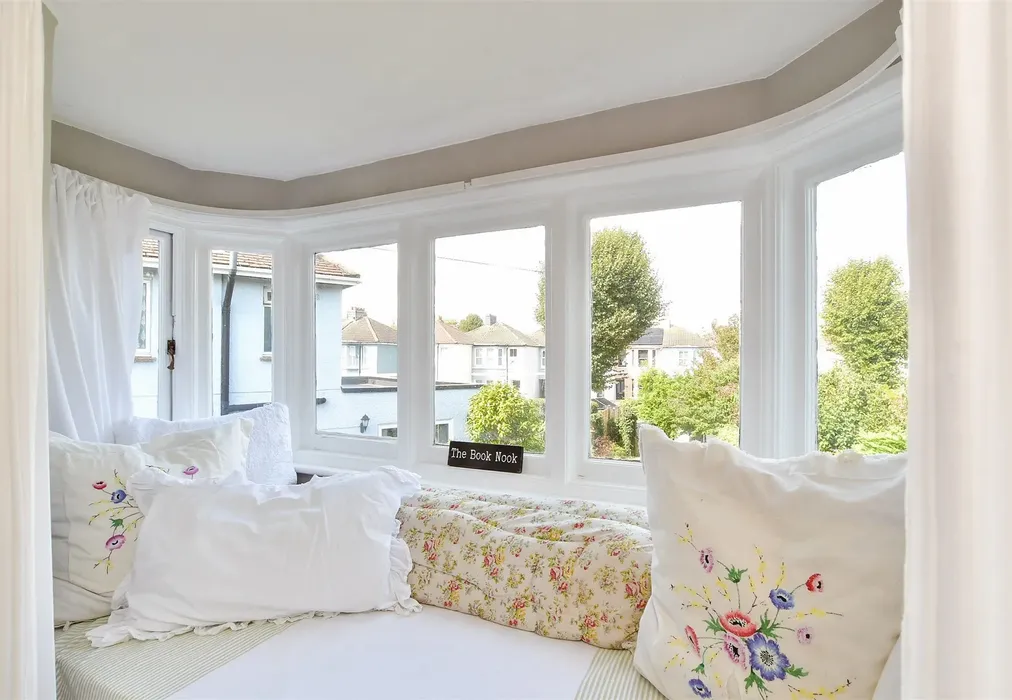 Internal Lifestyle Photograph - Kingsland Road, Worthing, West Sussex - Wards of Kent