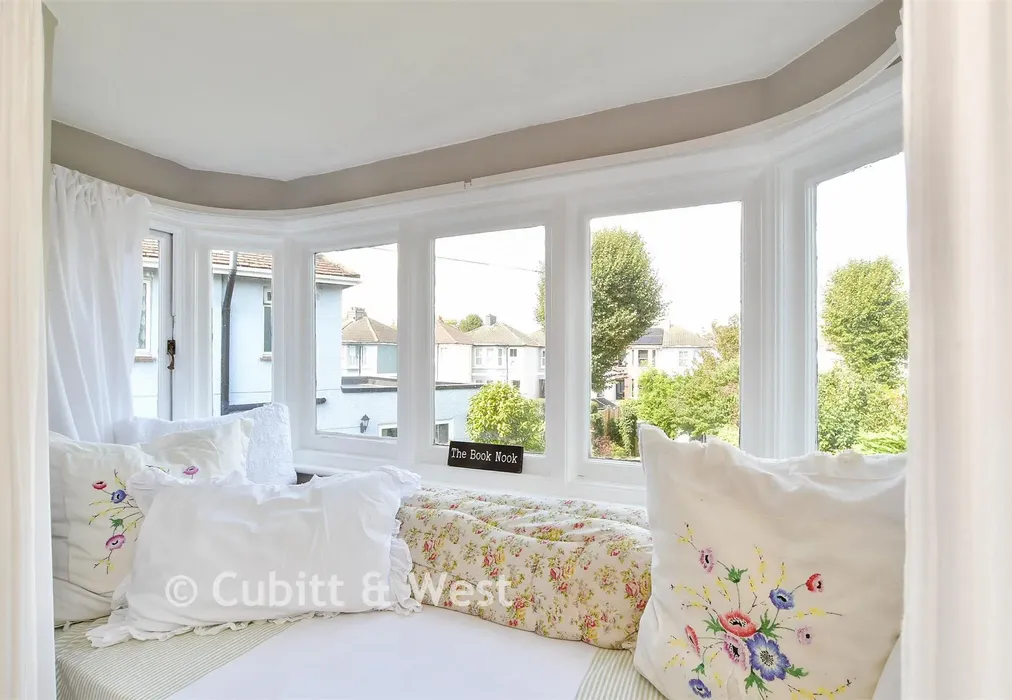 Internal Lifestyle Photograph - Kingsland Road, Worthing, West Sussex - Wards of Kent