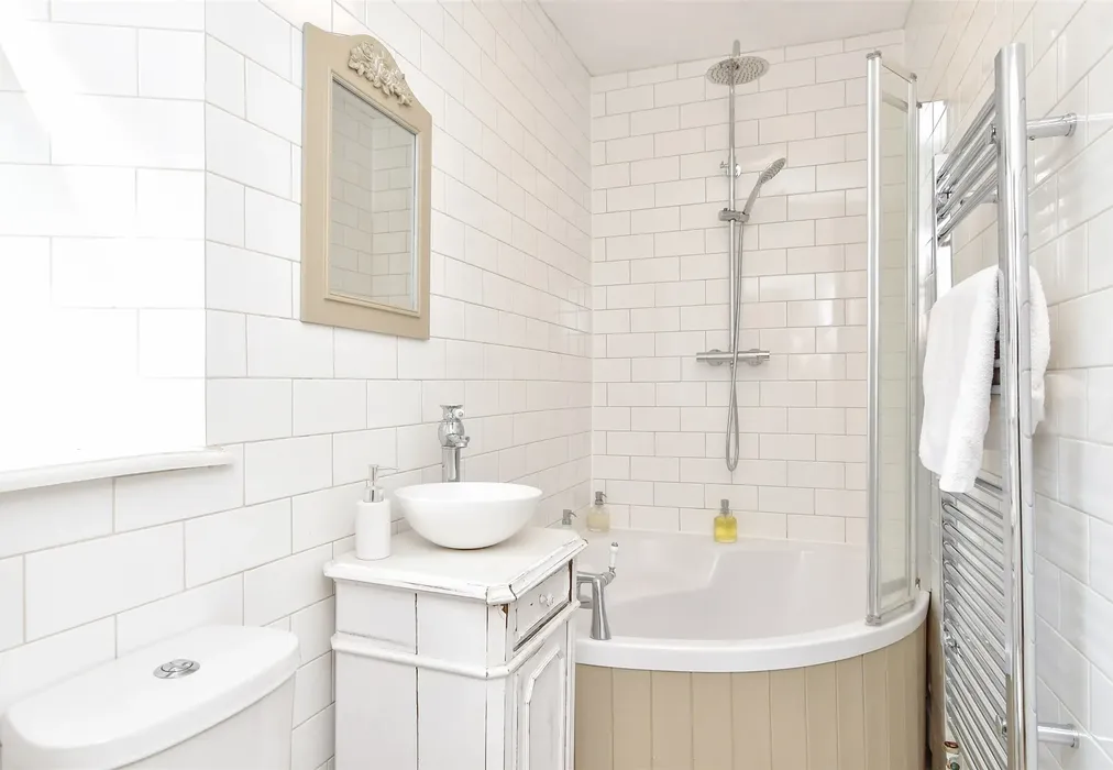 Bathroom - Kingsland Road, Worthing, West Sussex - Wards of Kent