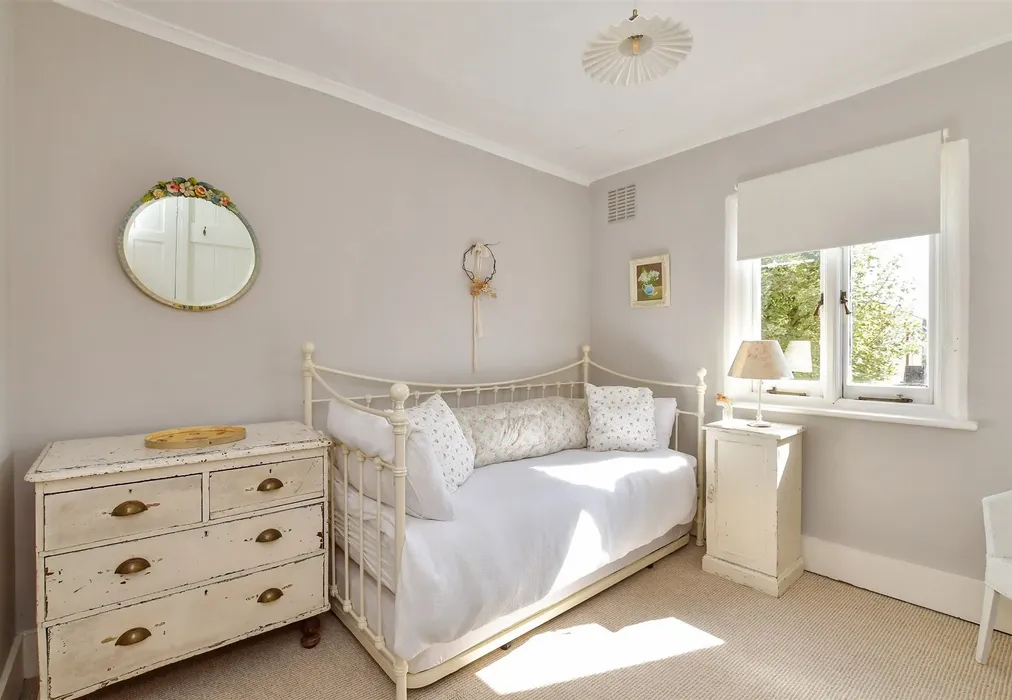 Bedroom 2 - Kingsland Road, Worthing, West Sussex - Wards of Kent