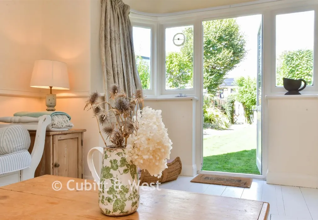 Internal Lifestyle Photograph - Kingsland Road, Worthing, West Sussex - Wards of Kent