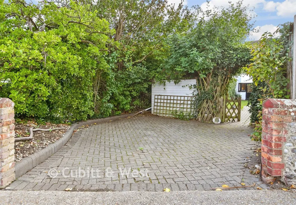 Driveway/Parking - Kingsland Road, Worthing, West Sussex - Wards of Kent