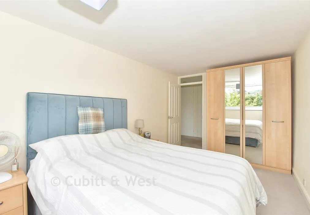 Bedroom 1 - Bancroft Court, Reigate, Surrey - Wards of Kent
