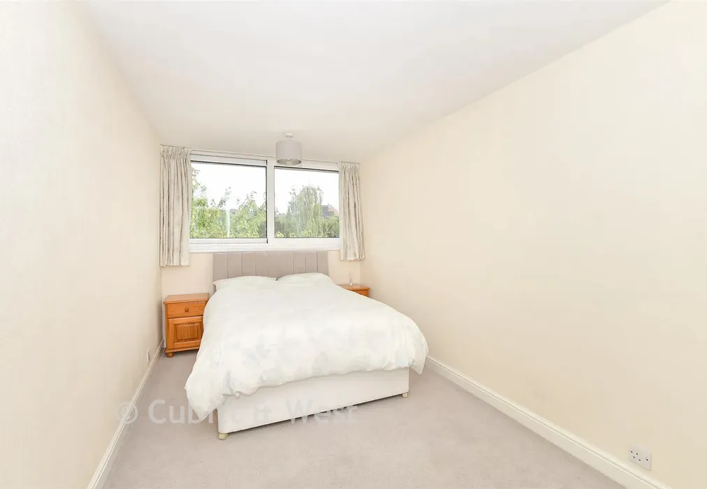 Bedroom 2 - Bancroft Court, Reigate, Surrey - Wards of Kent
