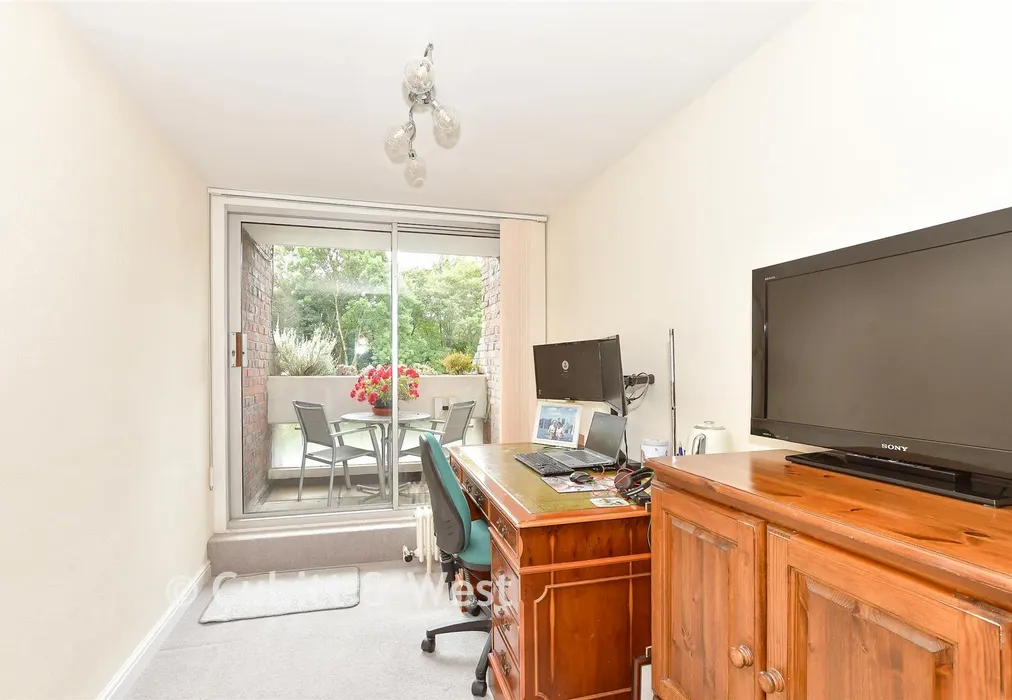 Bedroom 3 - Bancroft Court, Reigate, Surrey - Wards of Kent