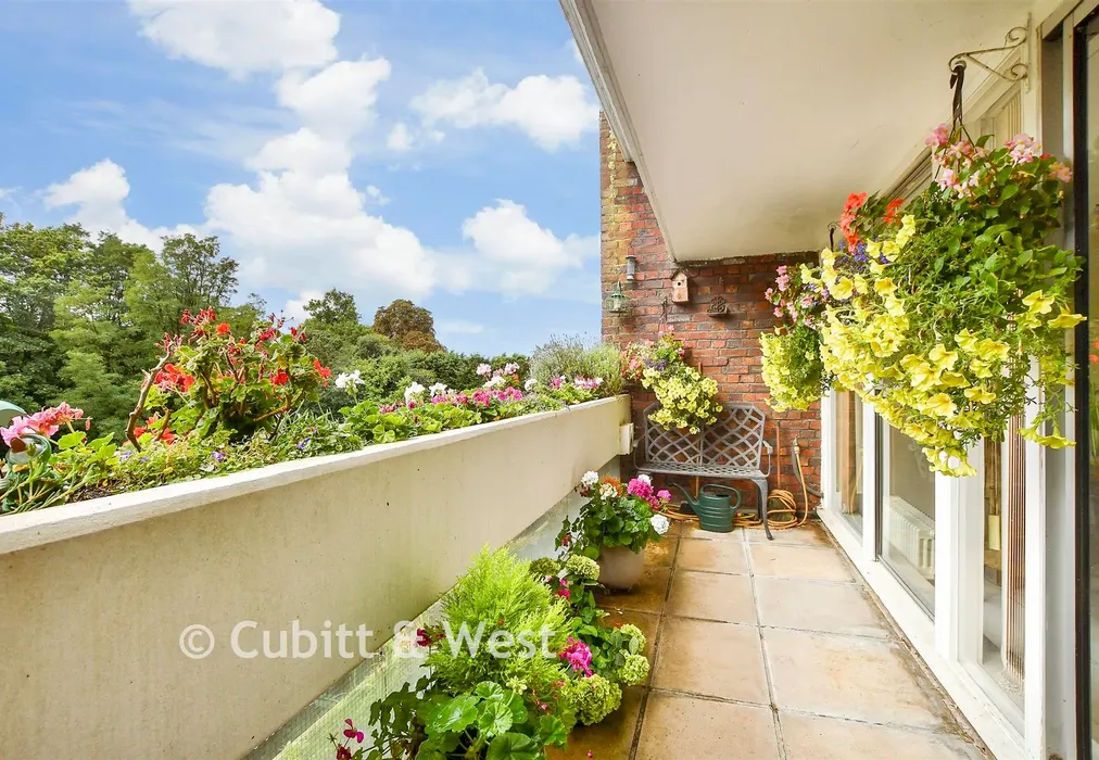 Balcony / Terrace - Bancroft Court, Reigate, Surrey - Wards of Kent