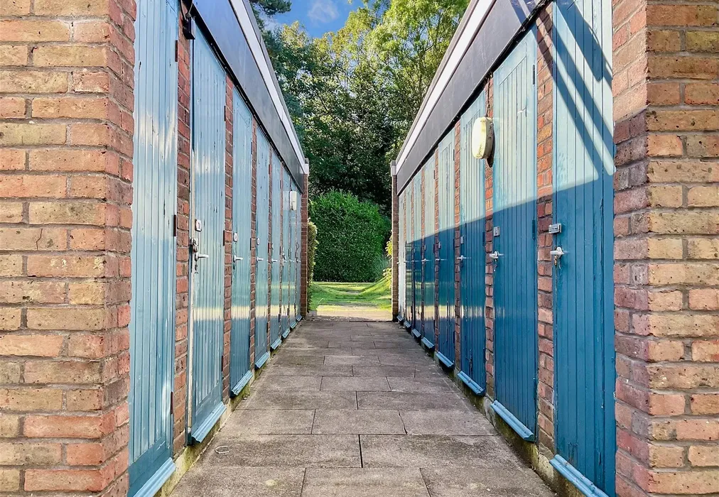 Outbuilding - Bancroft Court, Reigate, Surrey - Wards of Kent
