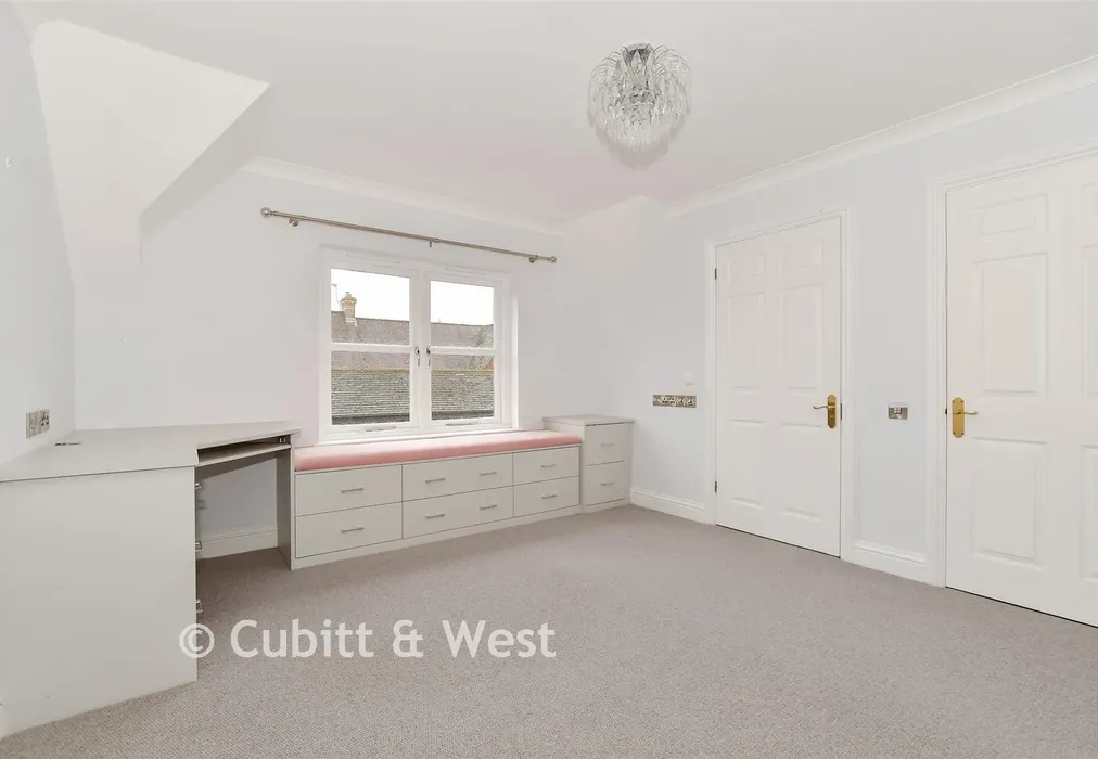 Bedroom 1 - Bluecoat Pond, Christs Hospital, Horsham, West Sussex - Wards of Kent