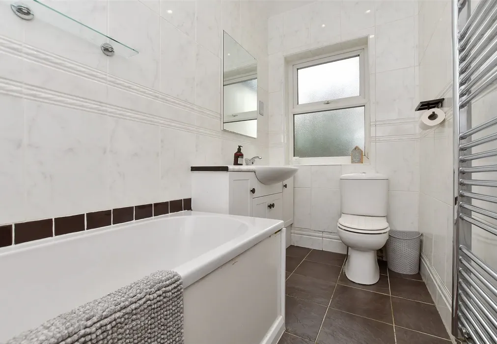 Bathroom - Litchfield Road, Sutton, Surrey - Wards of Kent