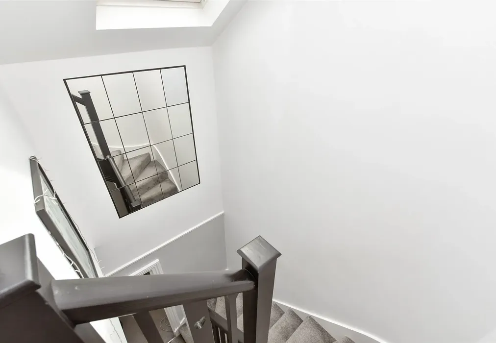 Landing - Litchfield Road, Sutton, Surrey - Wards of Kent