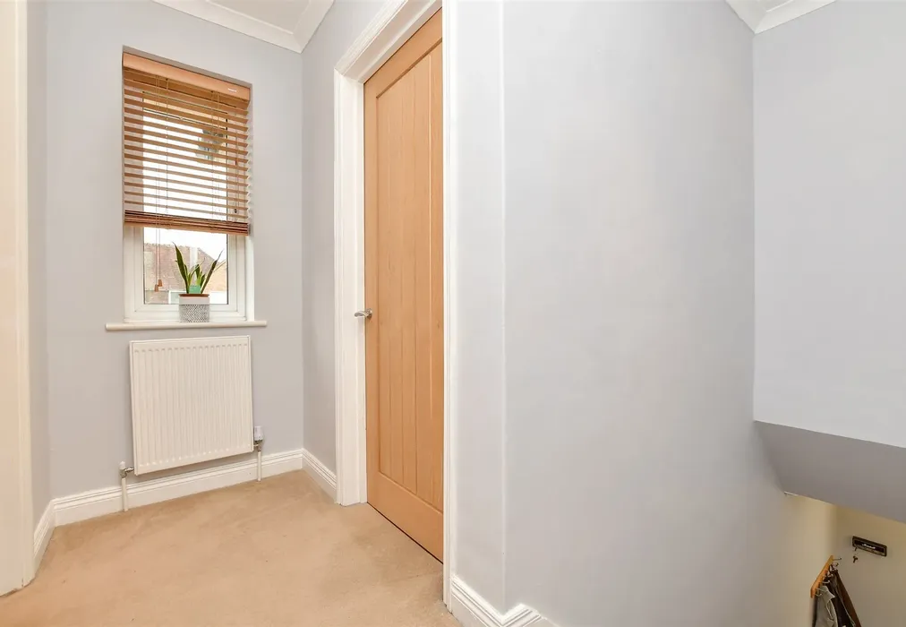Inner Hallway - Norwood Road, Effingham, Leatherhead, Surrey - Wards of Kent