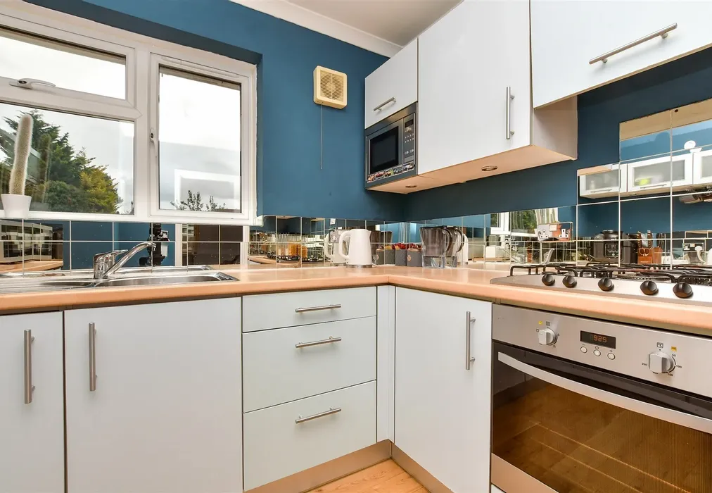 Kitchen - Norwood Road, Effingham, Leatherhead, Surrey - Wards of Kent