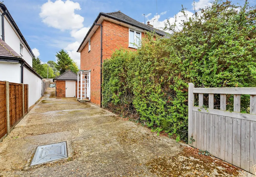 Driveway/Parking - Norwood Road, Effingham, Leatherhead, Surrey - Wards of Kent