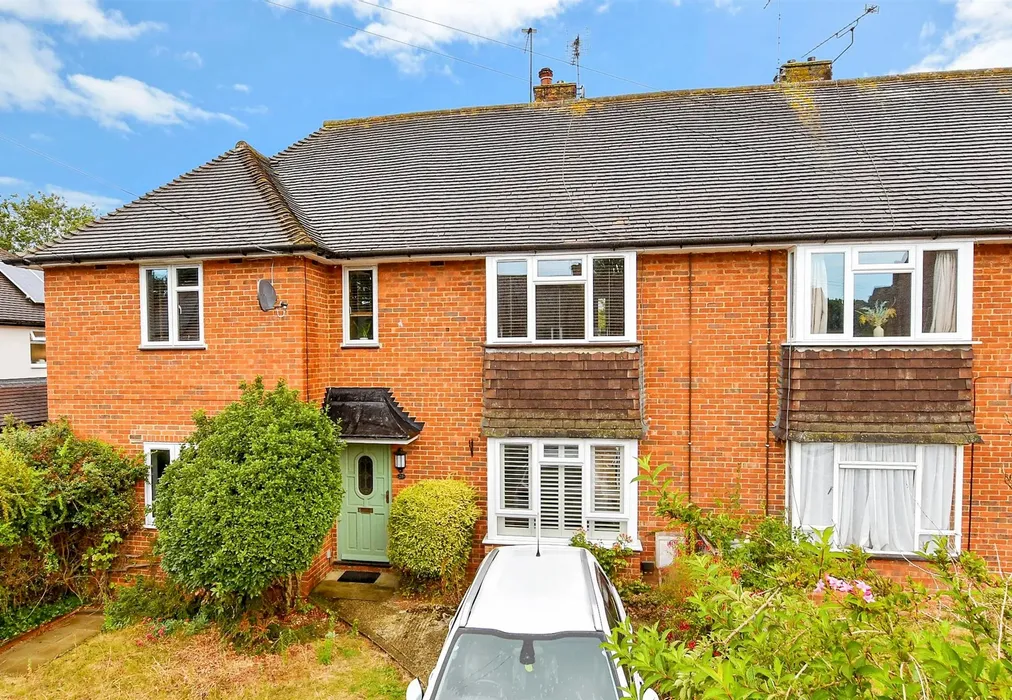 External (Brochure) - Norwood Road, Effingham, Leatherhead, Surrey - Wards of Kent