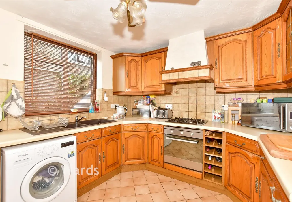 Kitchen - Heathfield Avenue, Dover, Kent - Wards of Kent