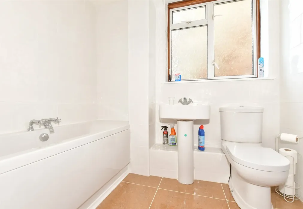 Bathroom - Heathfield Avenue, Dover, Kent - Wards of Kent