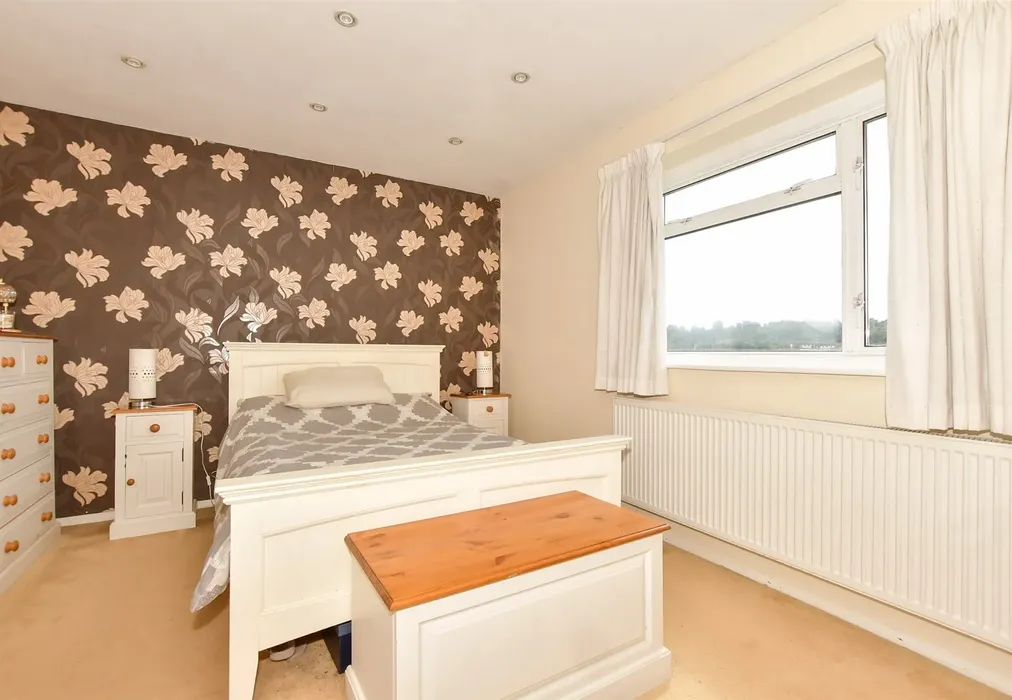Bedroom 1 - Heathfield Avenue, Dover, Kent - Wards of Kent