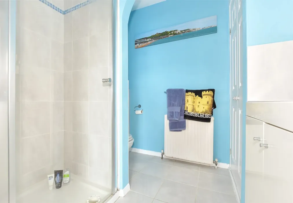 En-Suite - Heathfield Avenue, Dover, Kent - Wards of Kent