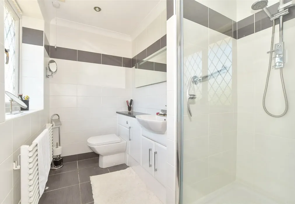 En-Suite Shower Room - Foxholes, Rudgwick, Horsham, West Sussex - Wards of Kent