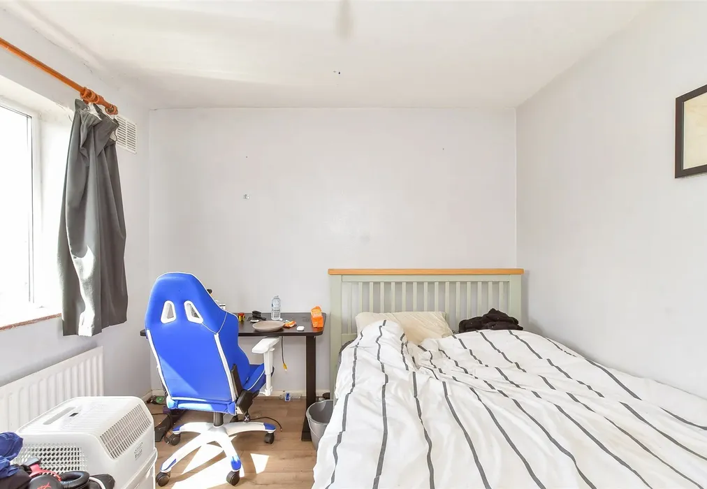 Bedroom 1 - Hay Road, Chichester, West Sussex - Wards of Kent