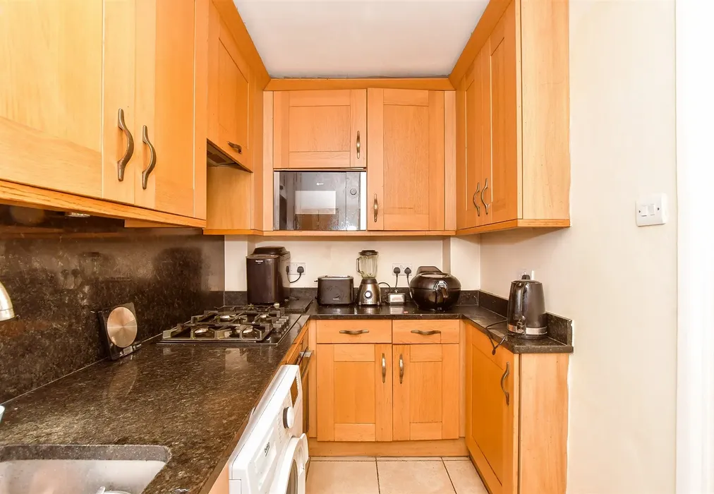 Kitchen - Hay Road, Chichester, West Sussex - Wards of Kent