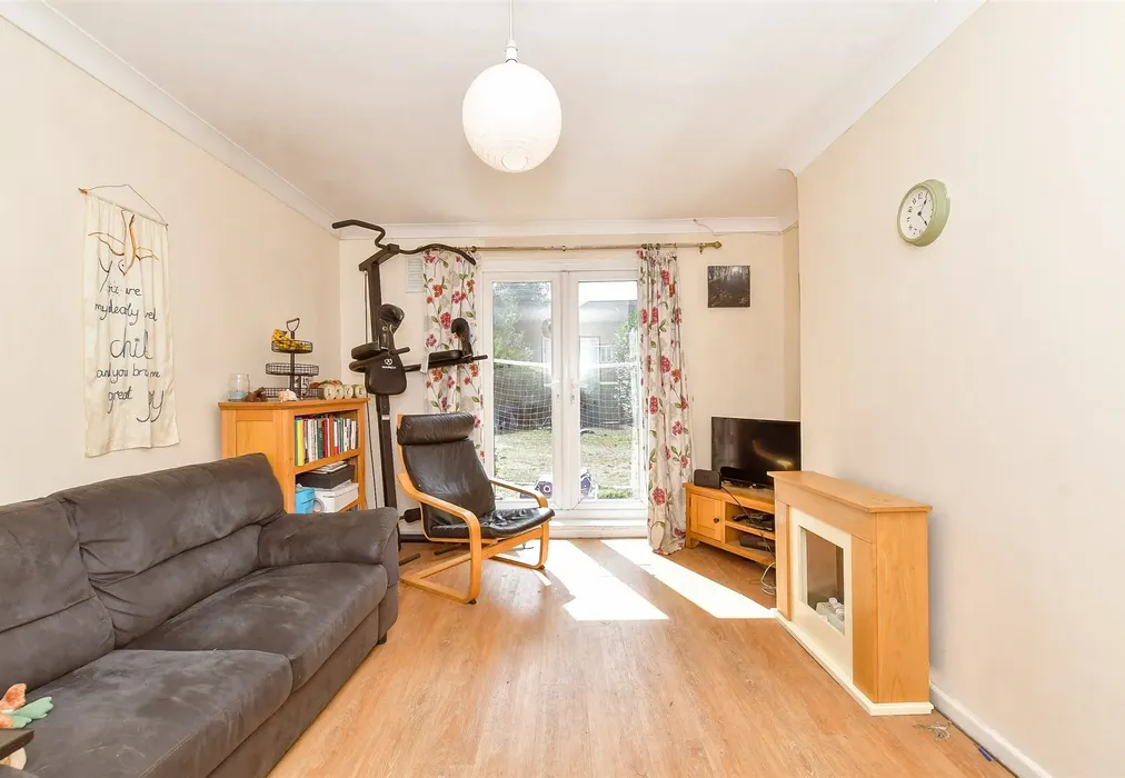 Lounge - Hay Road, Chichester, West Sussex - Wards of Kent