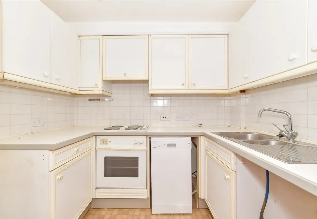 Kitchen - St. Pancras, Chichester, West Sussex - Wards of Kent