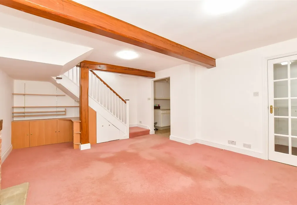 Lounge - St. Pancras, Chichester, West Sussex - Wards of Kent