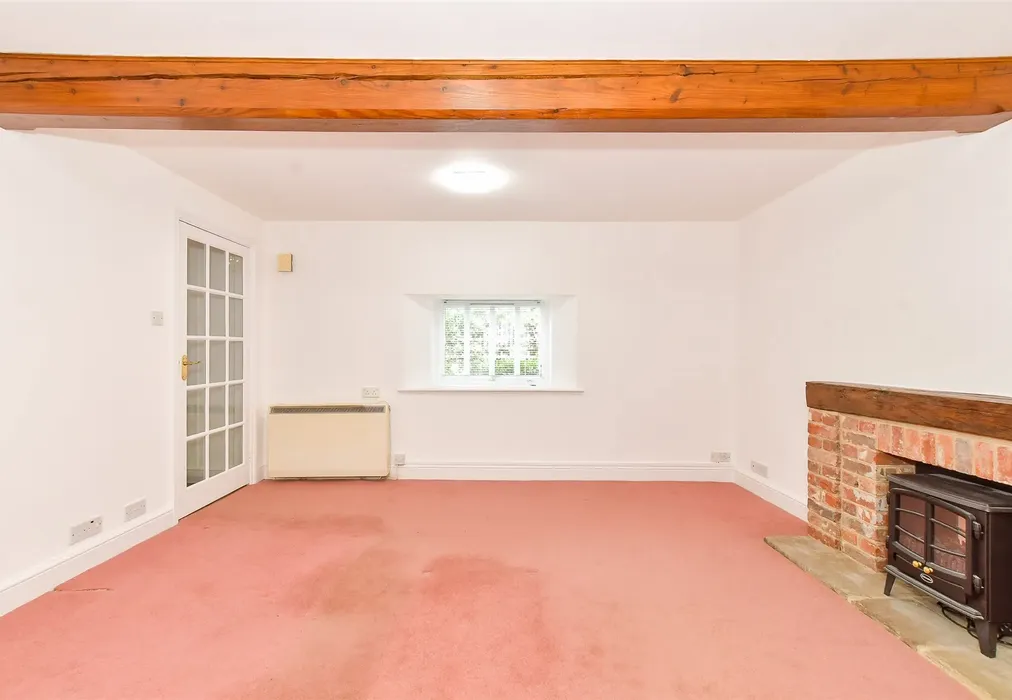 Lounge - St. Pancras, Chichester, West Sussex - Wards of Kent