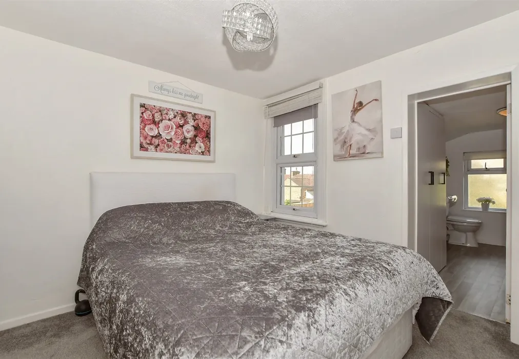 Bedroom 1 - Thornhill Place, Maidstone, Kent - Wards of Kent