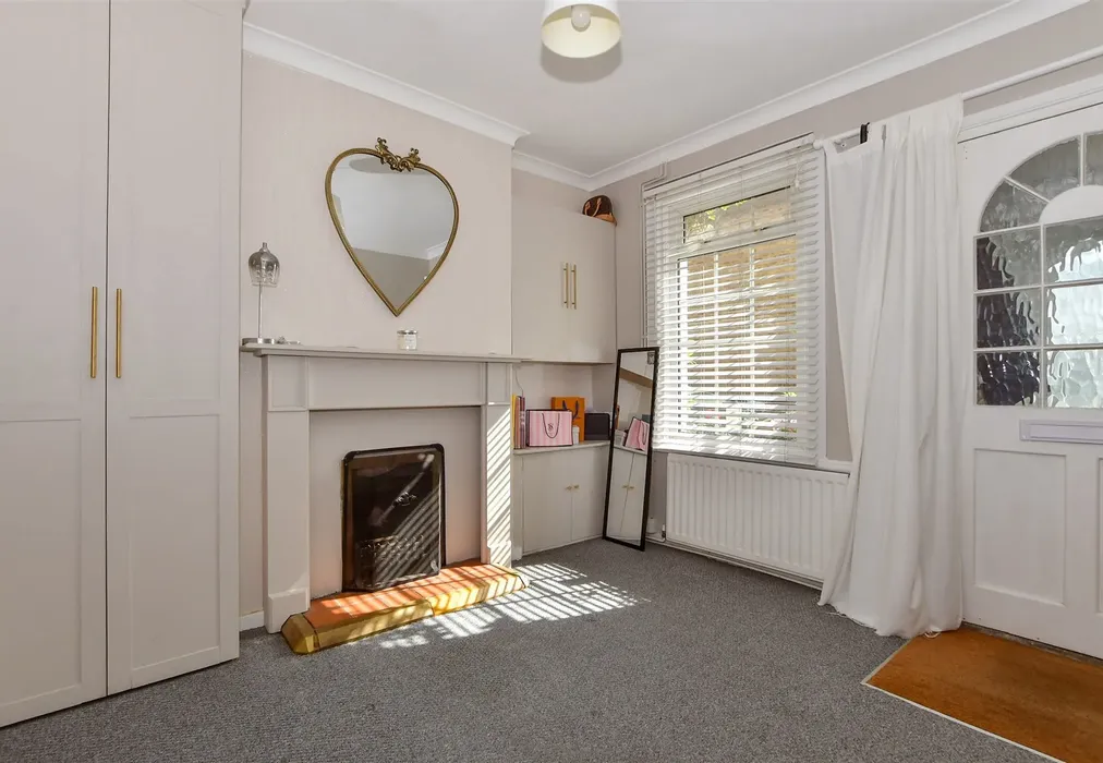 Lounge - Thornhill Place, Maidstone, Kent - Wards of Kent
