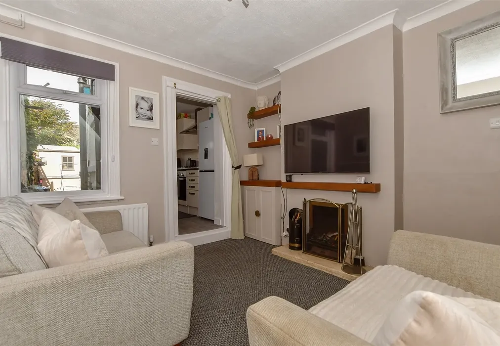 Dining Room - Thornhill Place, Maidstone, Kent - Wards of Kent