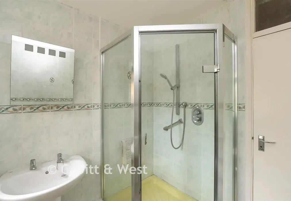 Shower Room - Wrayfield Avenue, Reigate, Surrey - Wards of Kent