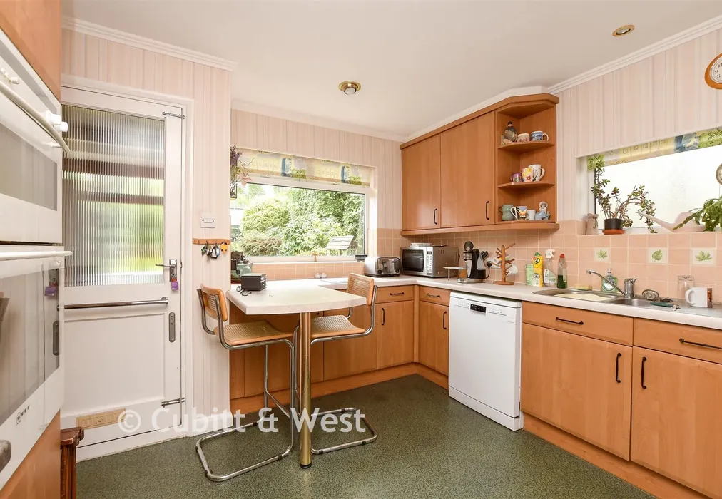 Kitchen/Breakfast Room - Wrayfield Avenue, Reigate, Surrey - Wards of Kent