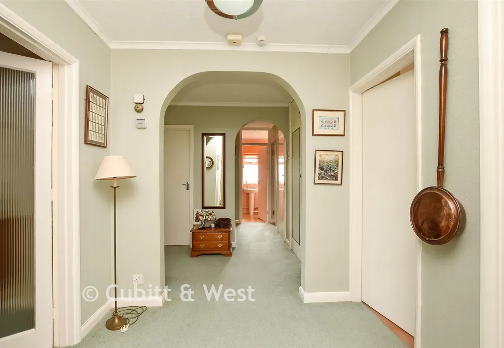 Inner Hallway - Wrayfield Avenue, Reigate, Surrey - Wards of Kent