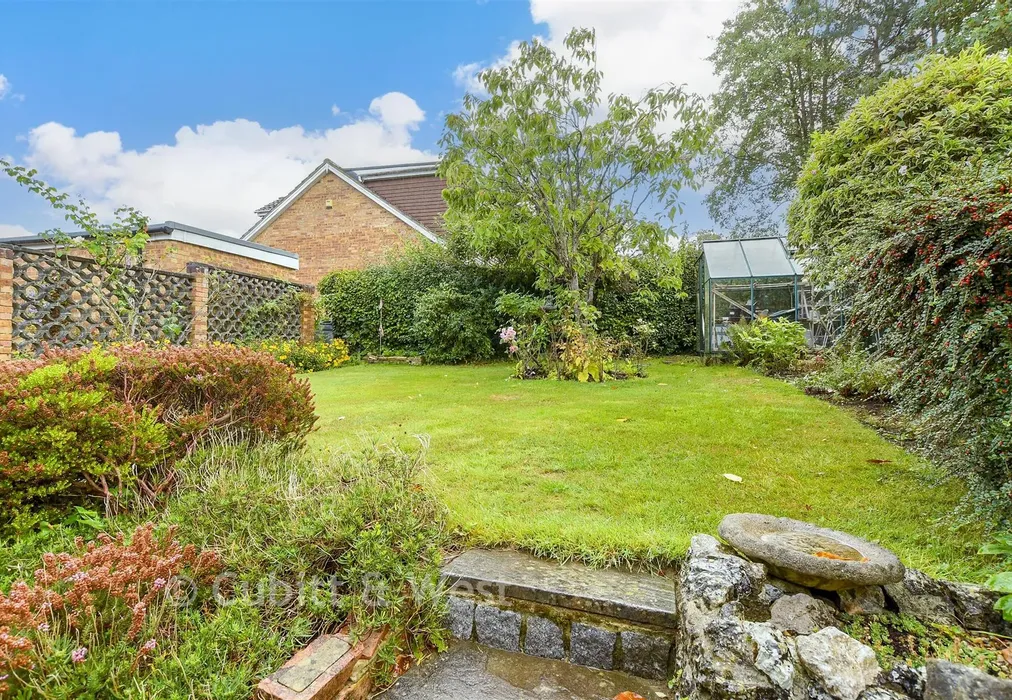 Rear Garden - Wrayfield Avenue, Reigate, Surrey - Wards of Kent