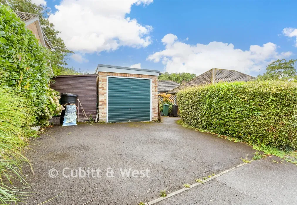 Garage - Wrayfield Avenue, Reigate, Surrey - Wards of Kent