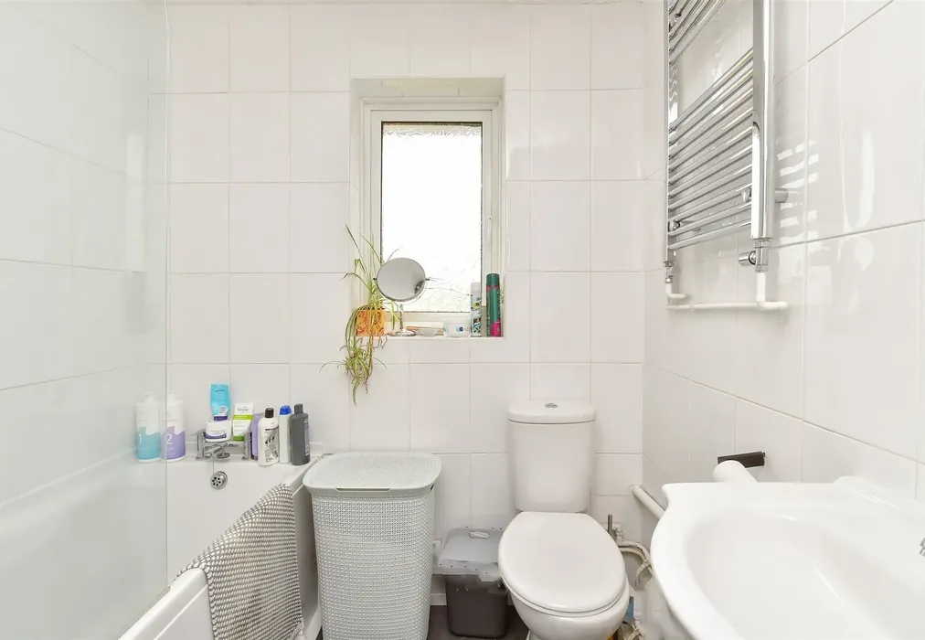 Bathroom - Gaisford Close, Worthing, West Sussex - Wards of Kent