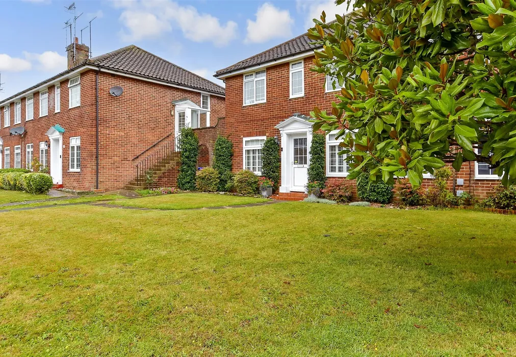 Communal Gardens - Gaisford Close, Worthing, West Sussex - Wards of Kent