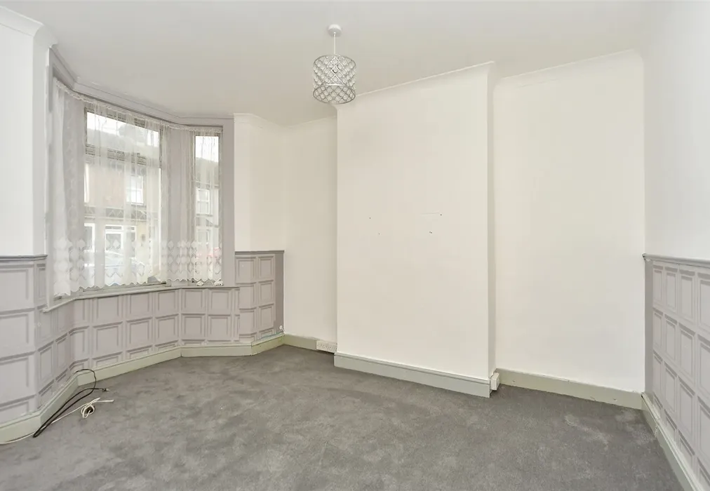 Lounge - Gordon Avenue, Queenborough, Sheerness, Kent - Wards of Kent