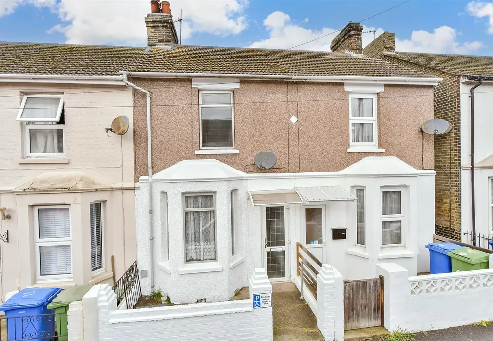 External (Web) - Gordon Avenue, Queenborough, Sheerness, Kent - Wards of Kent