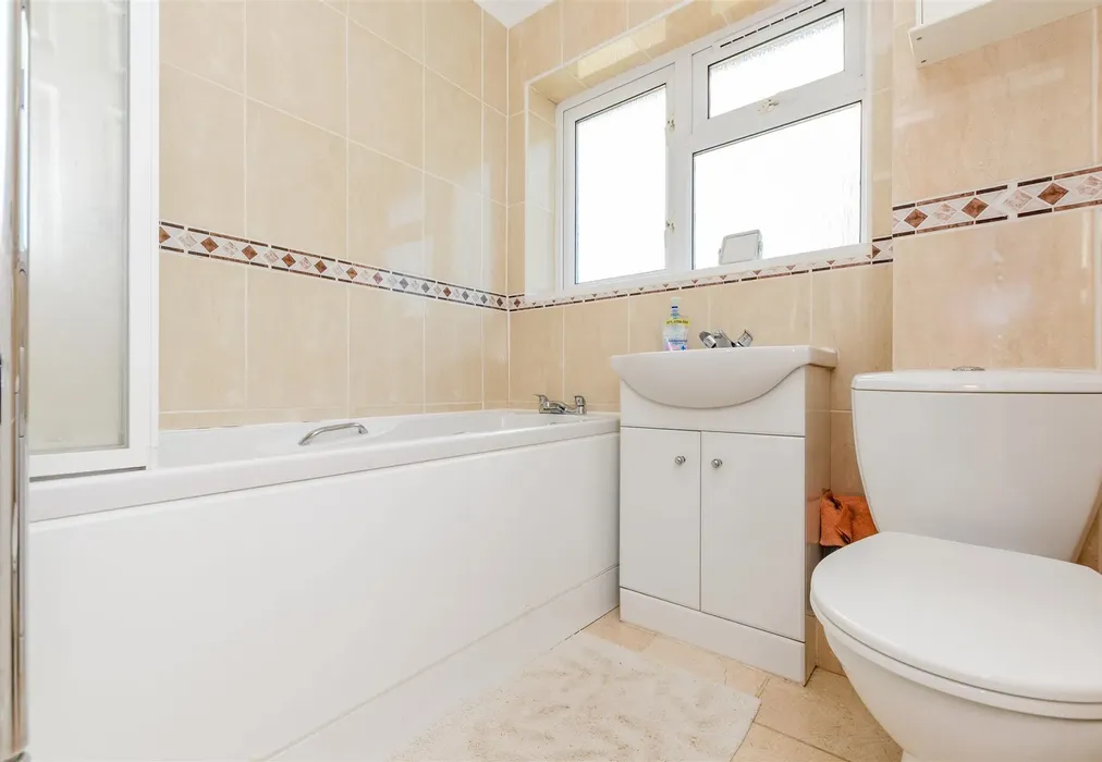 Bathroom - Leander Road, Rochester, Kent - Wards of Kent