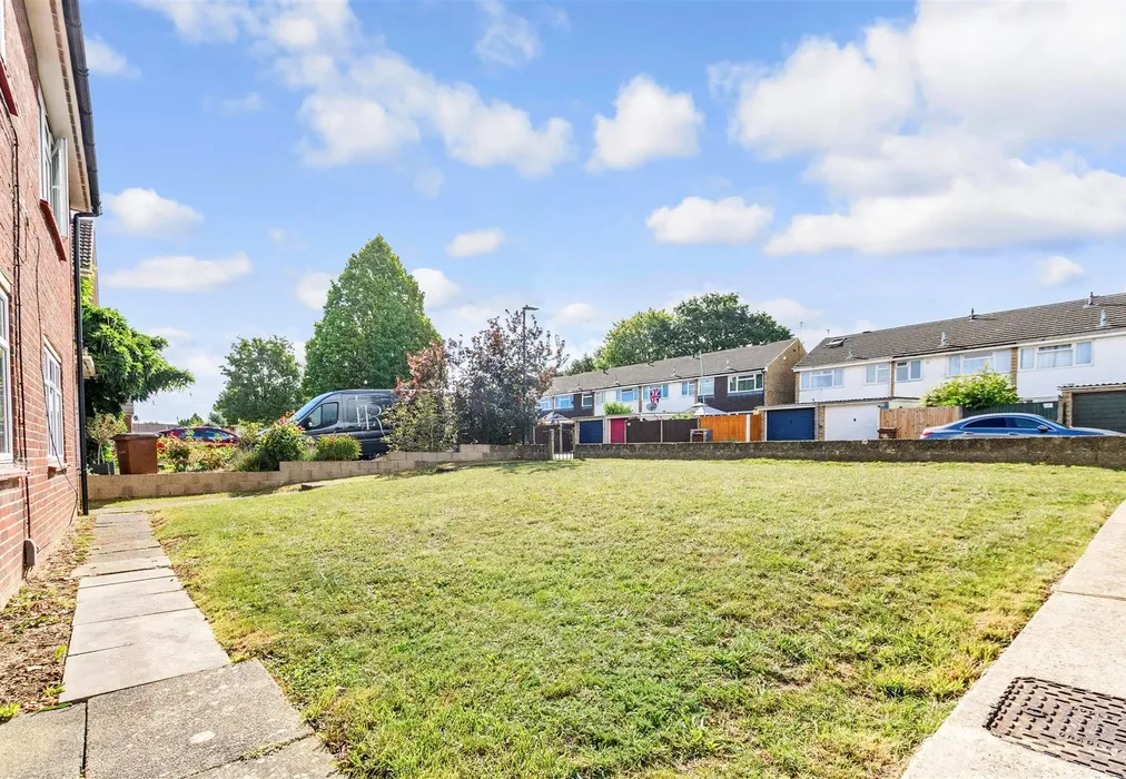 Front Garden - Leander Road, Rochester, Kent - Wards of Kent