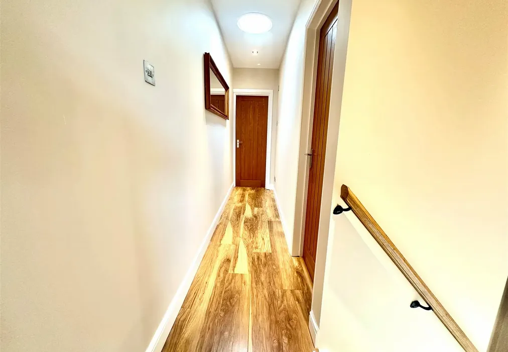 Landing - Breach Lane, Lower Halstow, Sittingbourne, Kent - Wards of Kent