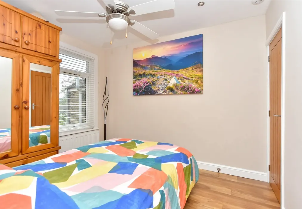 Bedroom 2 - Breach Lane, Lower Halstow, Sittingbourne, Kent - Wards of Kent