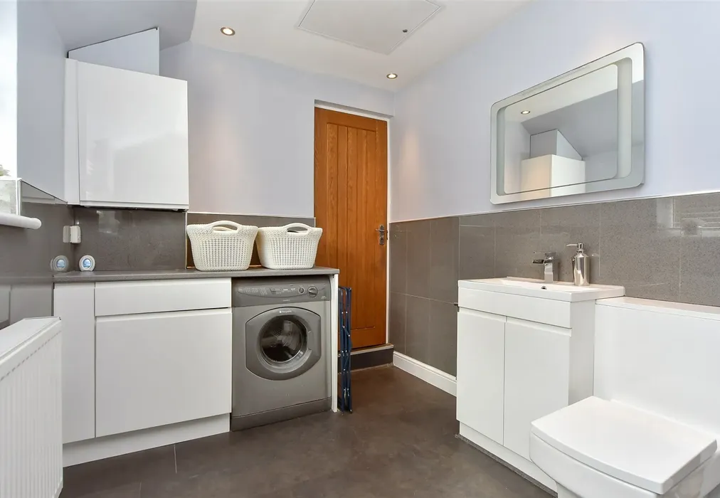 Shower Room - Breach Lane, Lower Halstow, Sittingbourne, Kent - Wards of Kent