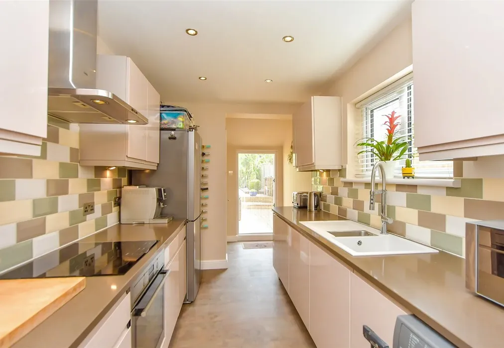Kitchen - Breach Lane, Lower Halstow, Sittingbourne, Kent - Wards of Kent