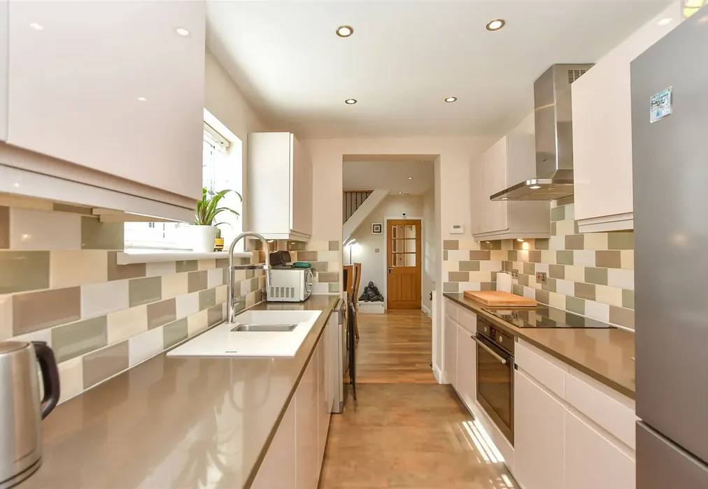 Kitchen - Breach Lane, Lower Halstow, Sittingbourne, Kent - Wards of Kent