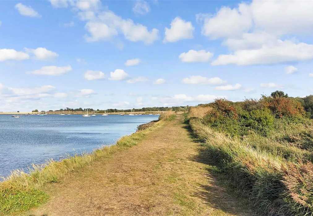Surrounding - Breach Lane, Lower Halstow, Sittingbourne, Kent - Wards of Kent